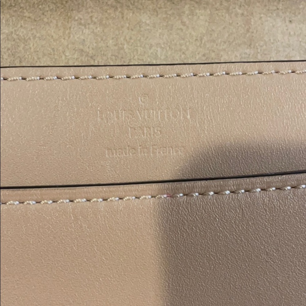 Louis Vuitton - Picture 4 of 7